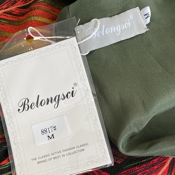 Leaf print dress. Flutter sleeves. Lined. Zip back closure. - Picture 4 of 4